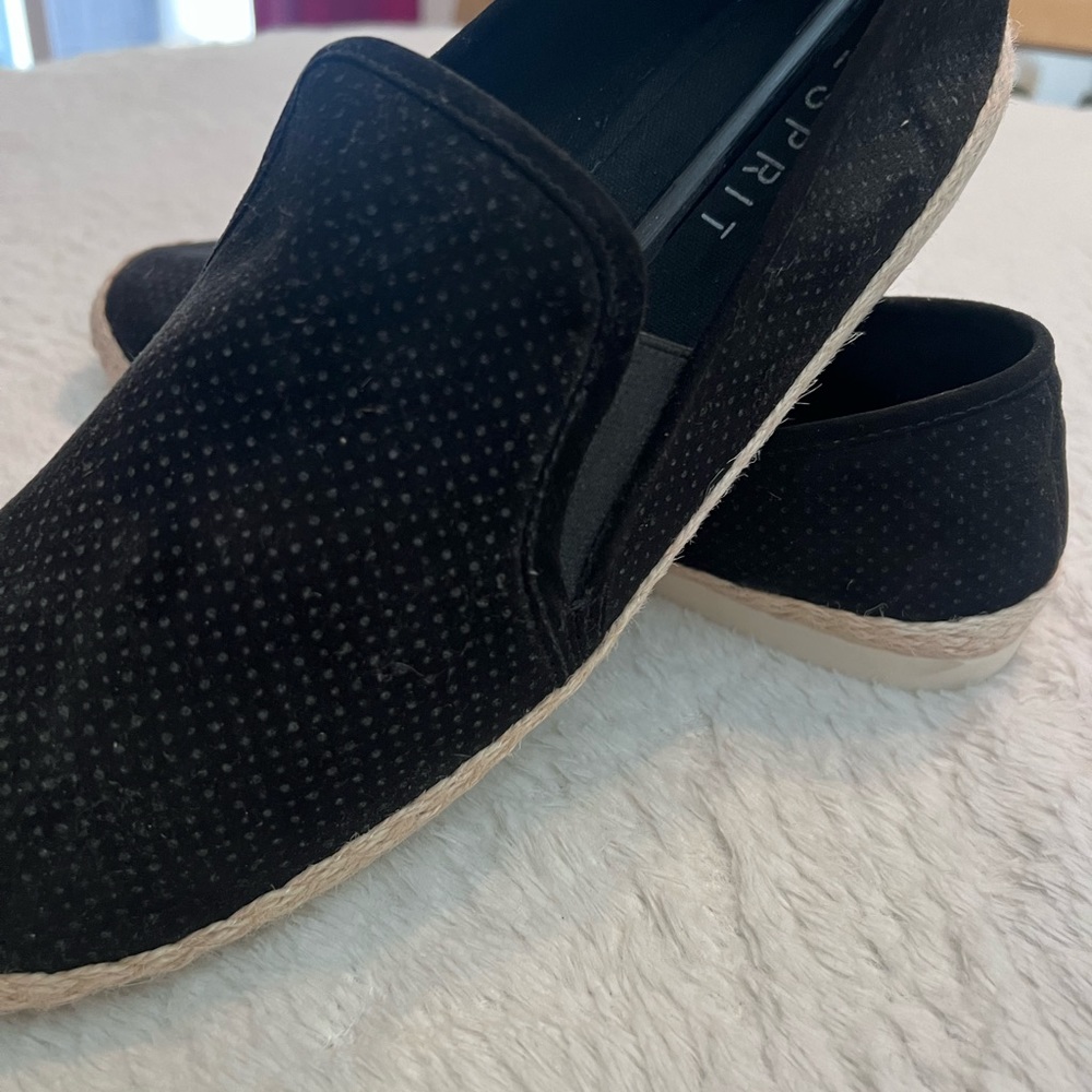 Women Esprit flats. Brand new size 11. Color black